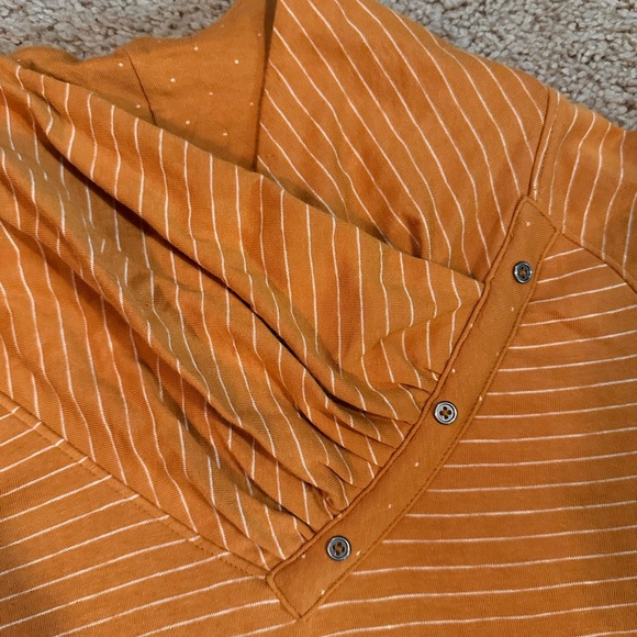 Woman’s Columbia Cowll Neck Top - Picture 7 of 11